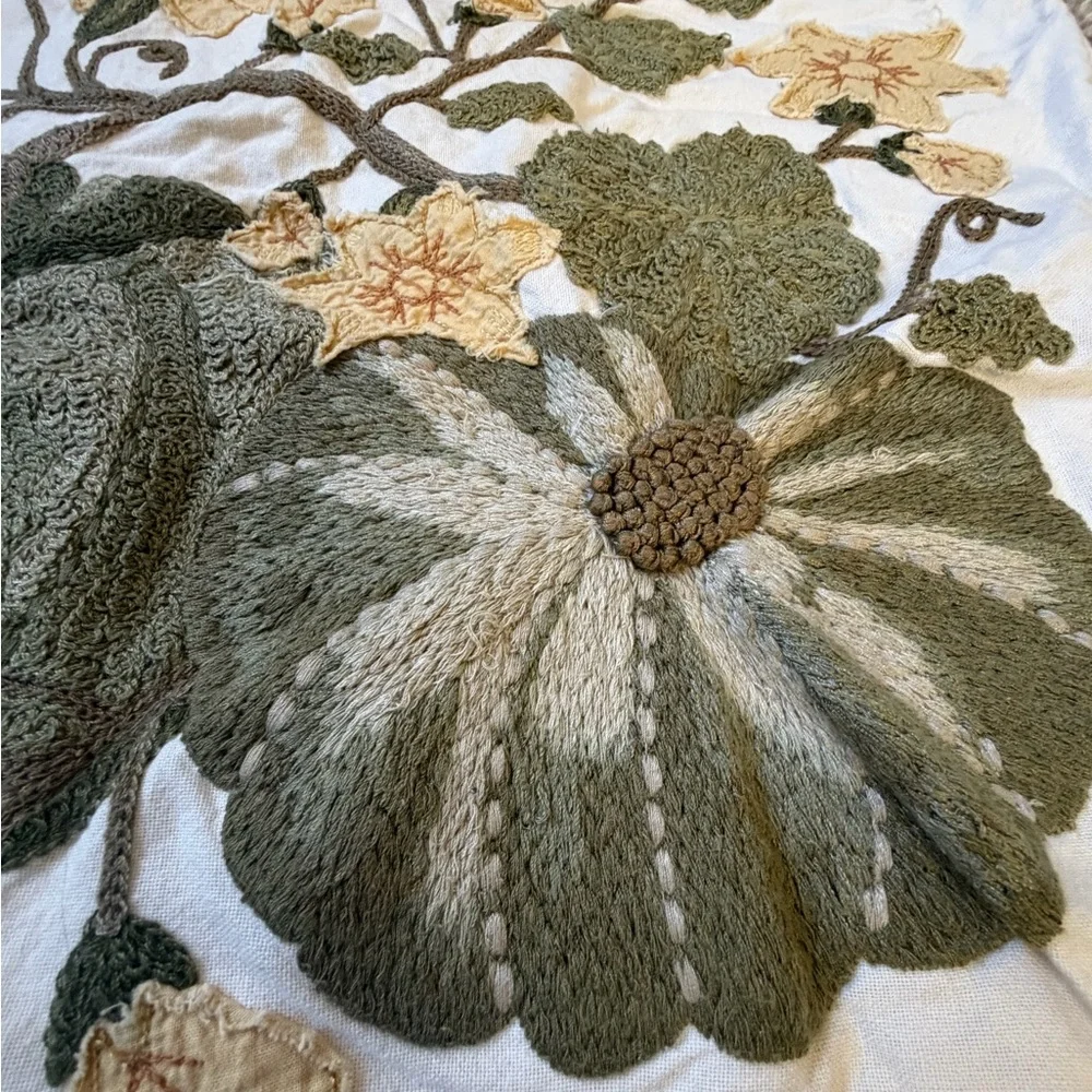 Pottery Barn 20 x 20 pumpkin patch crewel embroidered pillow cover cream green